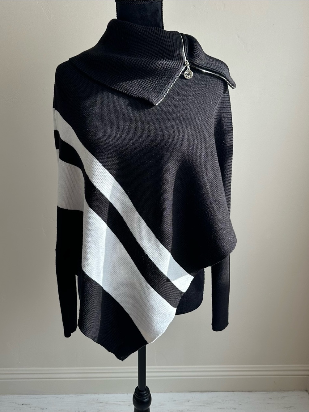 White House Black Market Black & White Diagonal Zip-Shoulder Poncho Sweater S